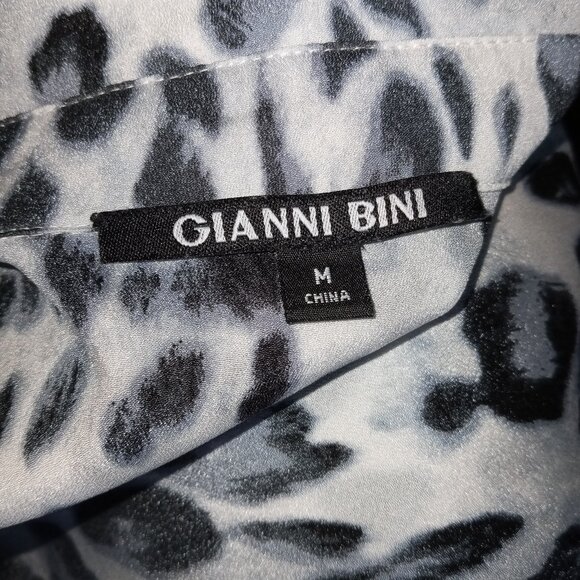 Gianni Bini faux wrap Animal print top Blouse sz M,  /B9 - Picture 6 of 6